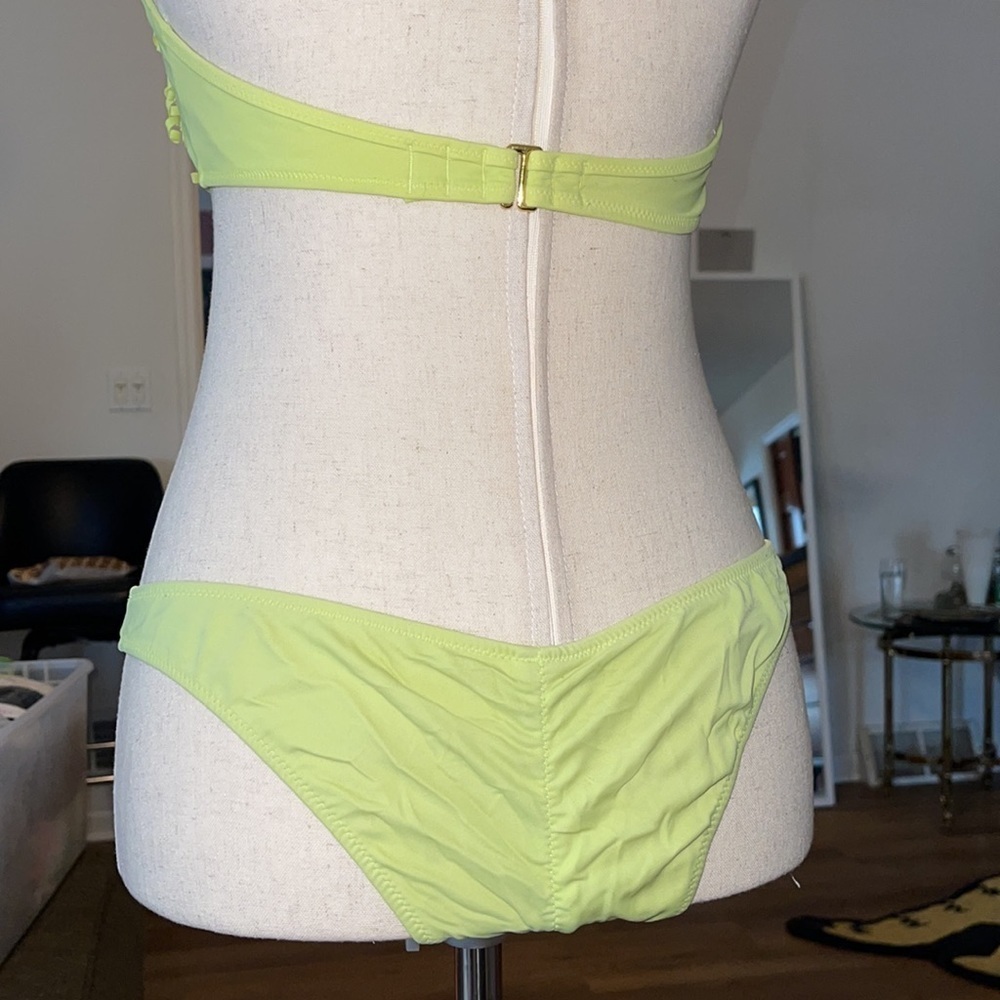 Neon VS bikini - Picture 3 of 6
